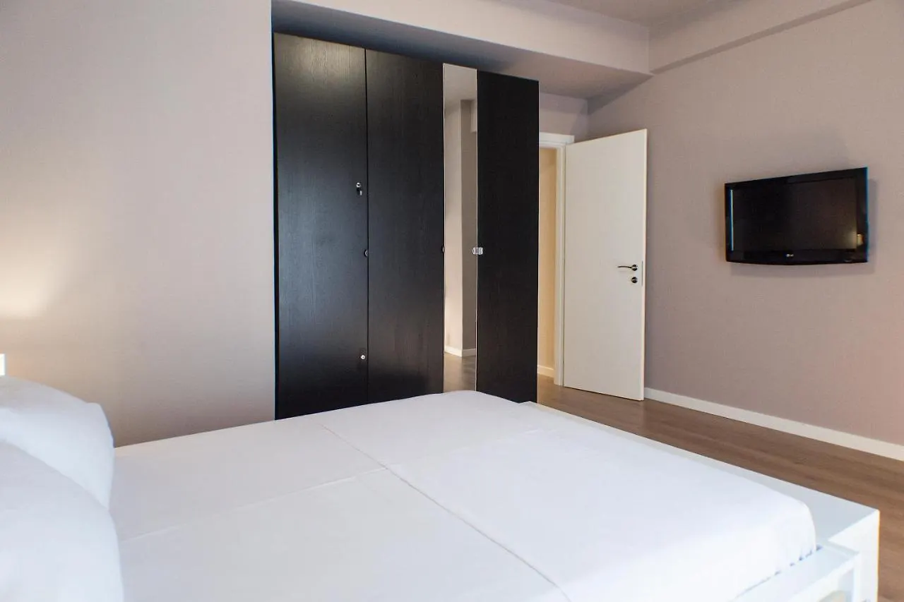 Stylish And Renovated Retreat In Thessaloniki: Cozy Apartment At Ioulianou 33  Soluň